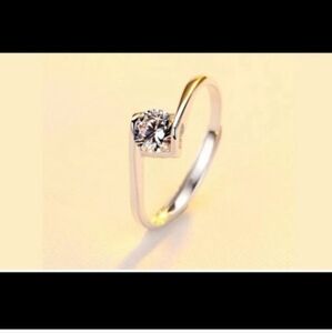 New With Tags Beautiful Cubic Zirconia Silver Women's Ring